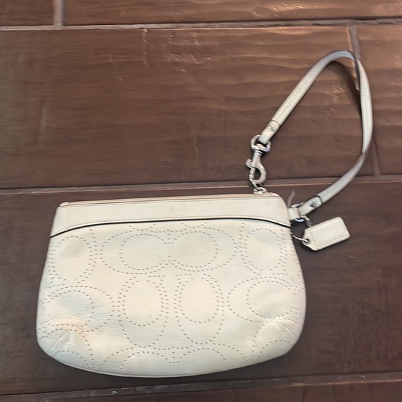 Coach cream leather wristlet - Picture 2 of 4